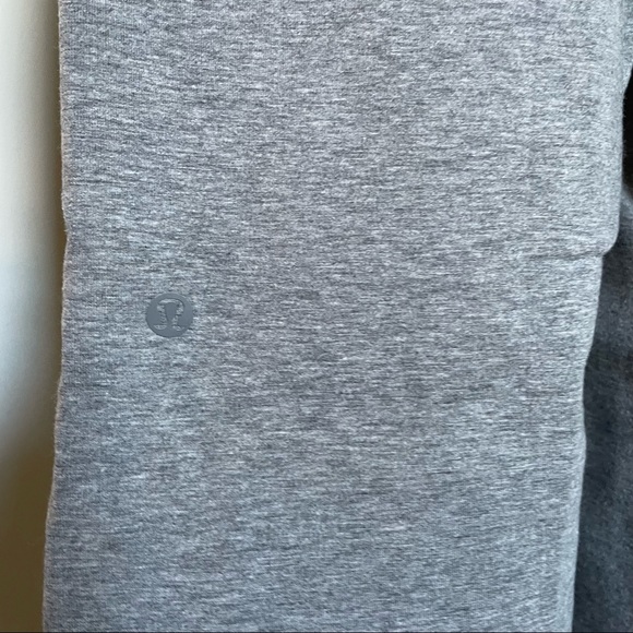 Lululemon Limited Edition Grey Culottes (wide leg capri) - Picture 3 of 4